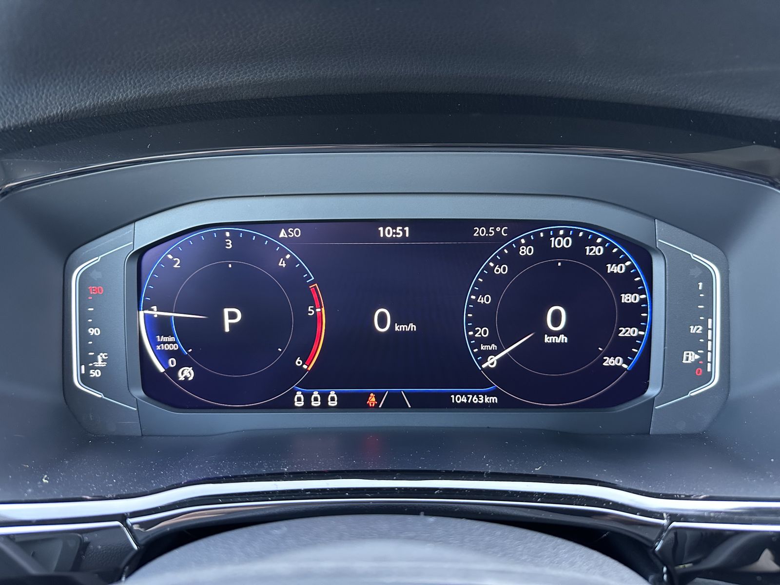 Fahrzeugabbildung Volkswagen Touran 2.0 TDI DSG Highline NAV+LED+ACC+KAMERA