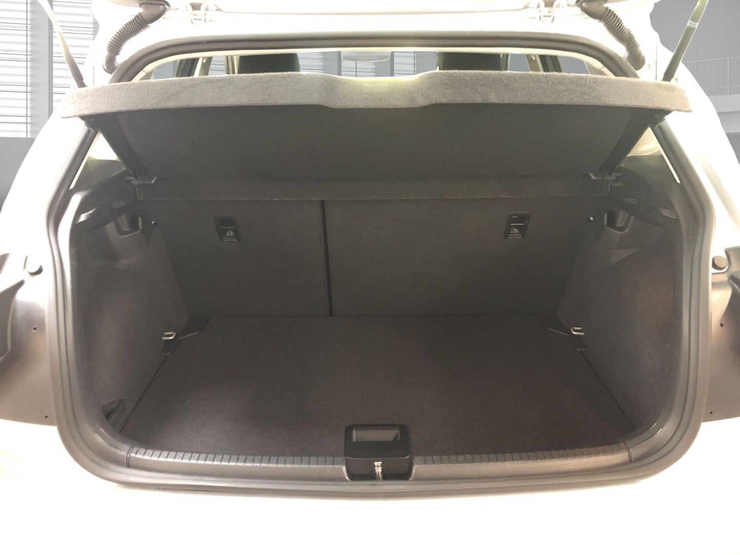 Fahrzeugabbildung Volkswagen Polo Style 1.0 TSI DSG AHK-abnehmbar Navi Digita