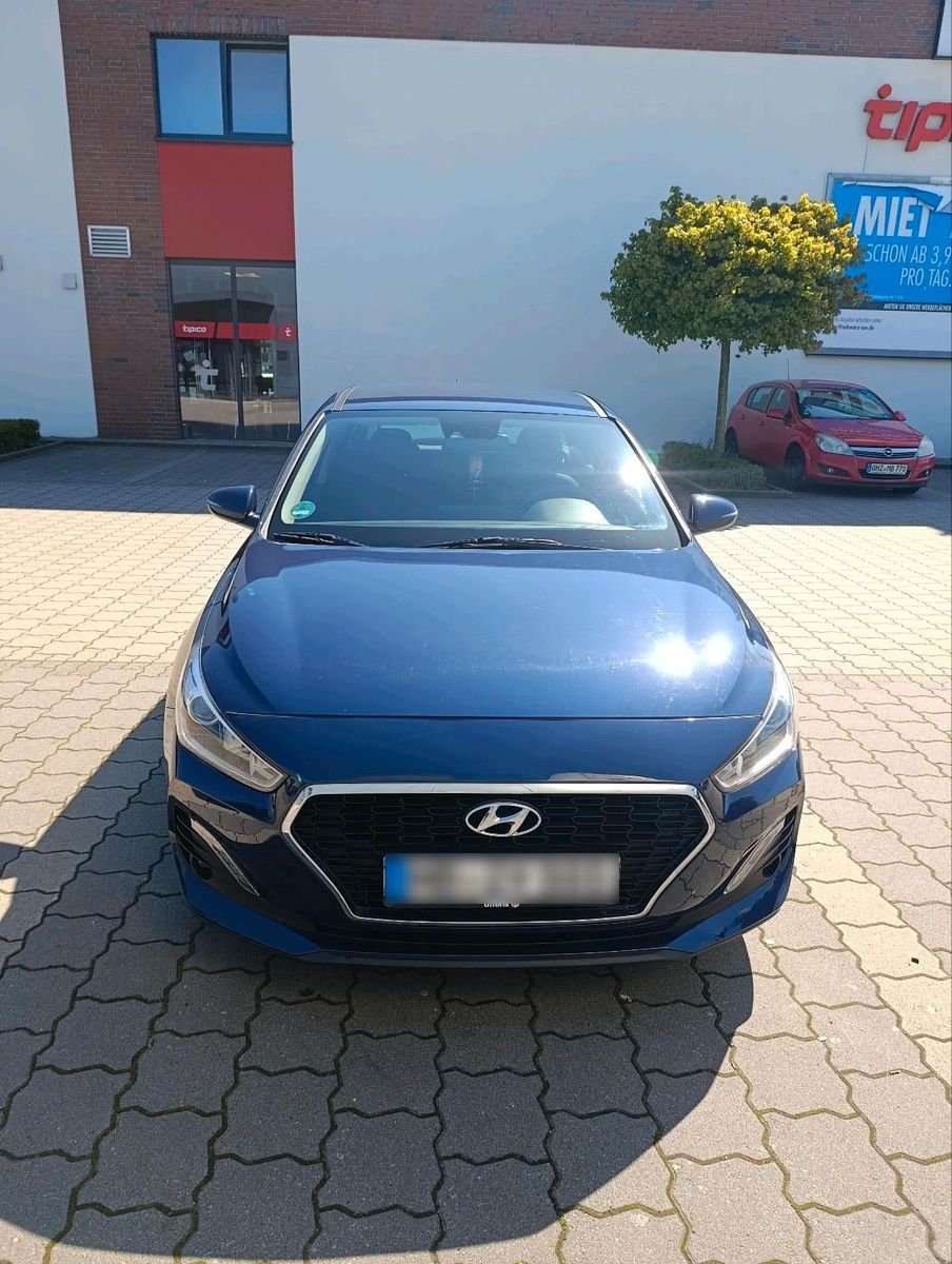 HYUNDAI i30