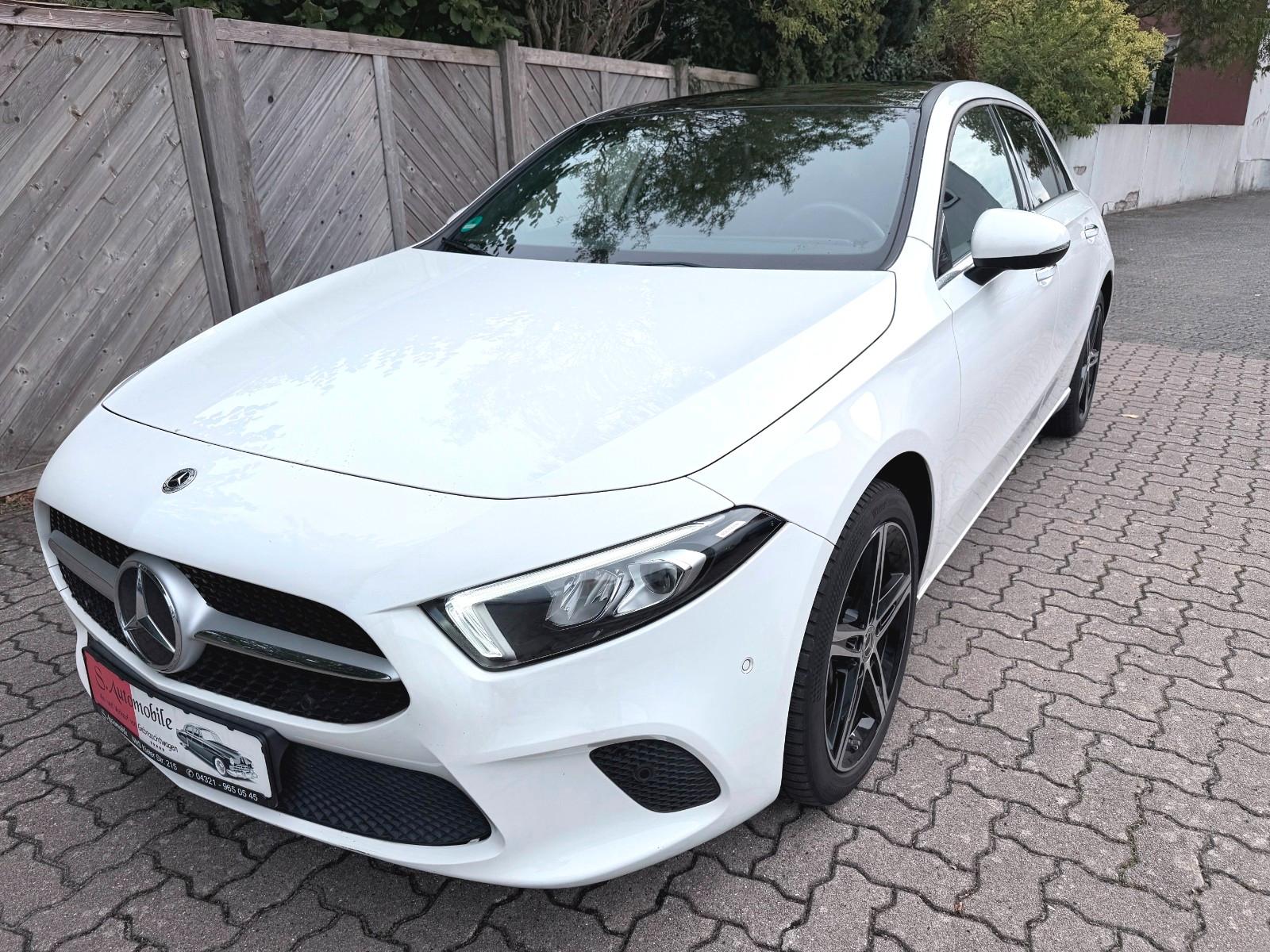 Mercedes-Benz A 250 e°Navigation°Parkass.°LED