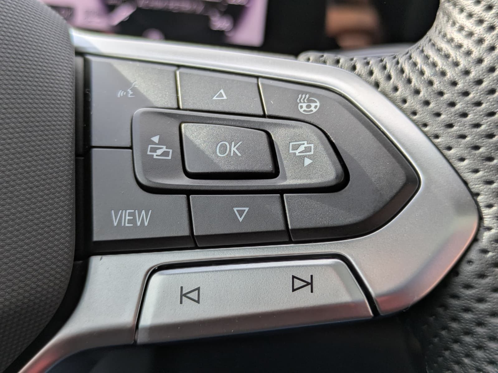 Fahrzeugabbildung Volkswagen Tayron 2.0 TDI 4M R-Line 7Si*MATRIX*AHK*PANO*HUD