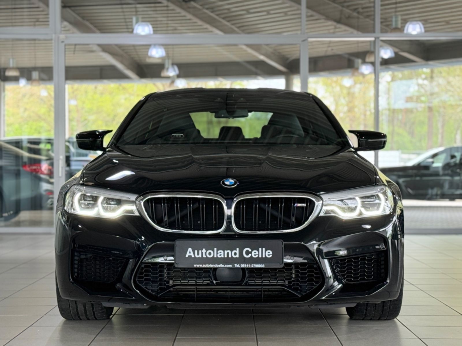 Fahrzeugabbildung BMW M5 xD Kamera H/K DAB HUD DisplayKey SoftCl ACC