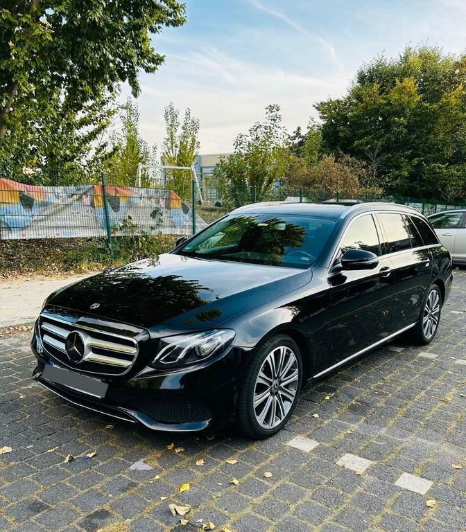 Image of Mercedes-Benz E 220