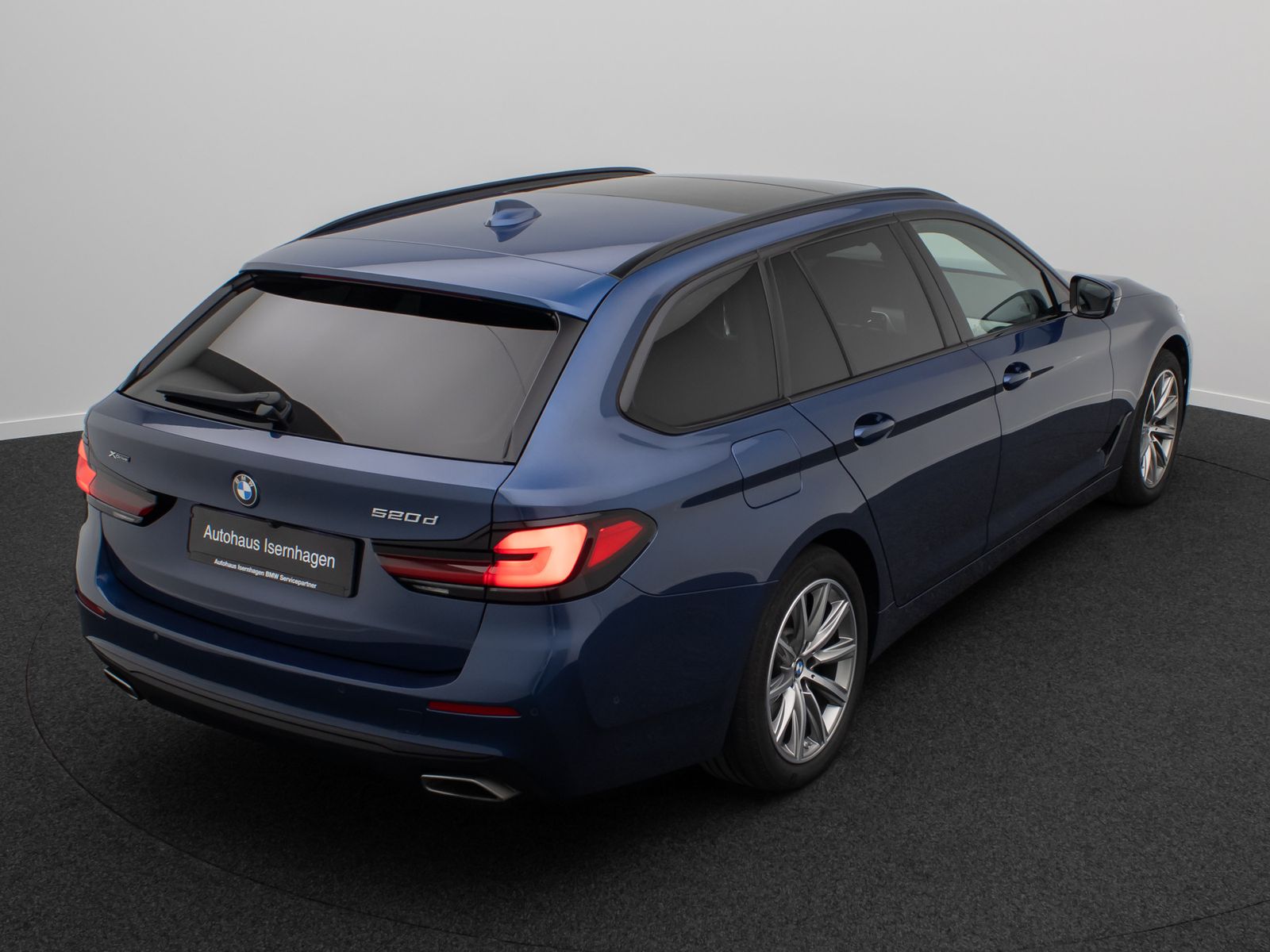 Fahrzeugabbildung BMW 520d xD DAB HUD Kamera Alarm Panoram Leder Sport