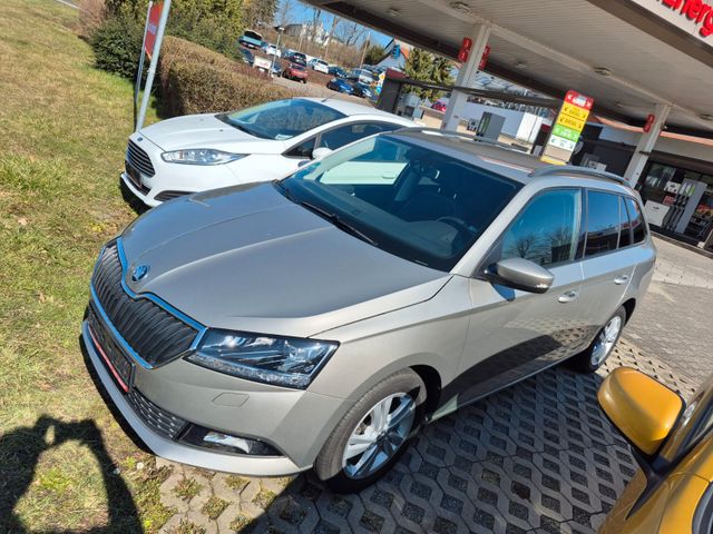 Skoda Fabia Combi Style Xenon AHK Sitzhzg Alu APP ACC