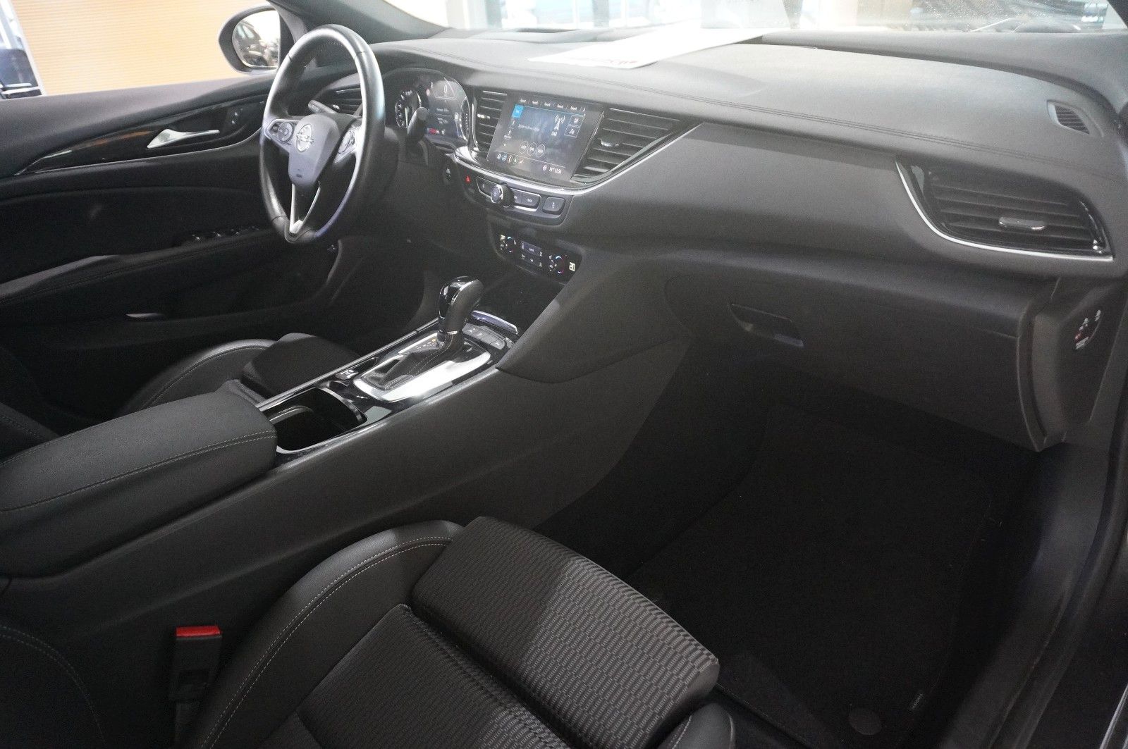 Fahrzeugabbildung Opel Insignia B ST 2.0D BUSINESS NAVI/LED/KAMERA/DAB+