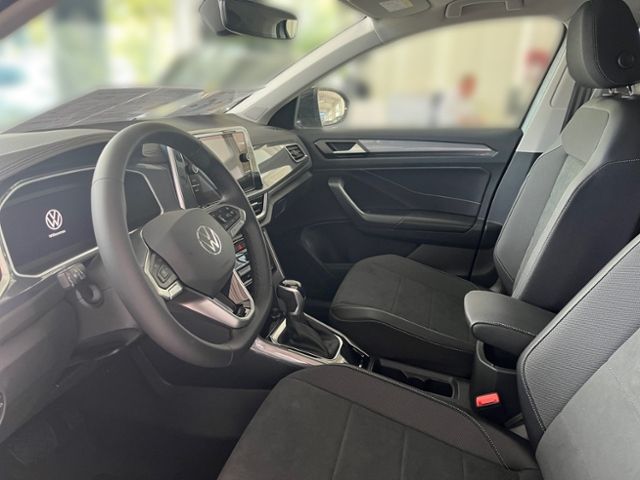 Fahrzeugabbildung Volkswagen T-Roc 1.5 TSI DSG STYLE AHK IQ.DRIVE GJR ANSCHLU