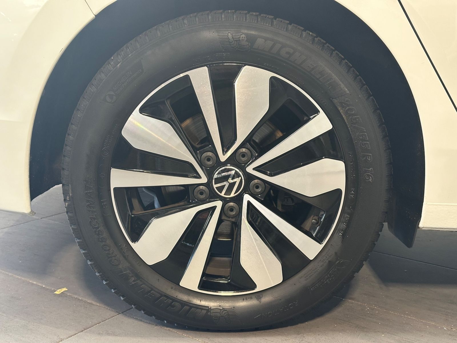 Volkswagen Golf VIII 2.0 TDI DSG MOVE NAV PANO AHK HUD KAM foto 3