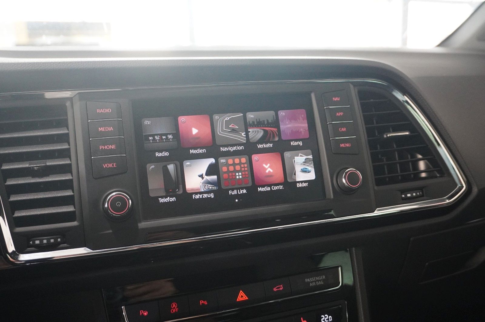 Fahrzeugabbildung SEAT Ateca .1.5 TSI FR SPORT DSG NAVI/LED/KAMERA/AHK