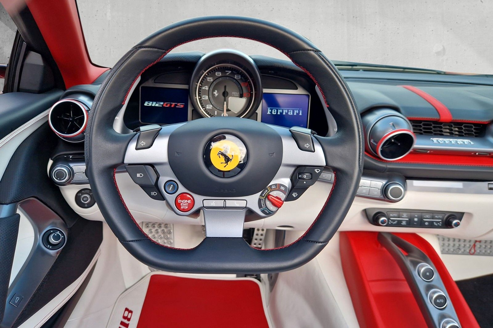 Fahrzeugabbildung Ferrari 812 GTS*Atelier*Lift*Surround View*rosso fuoco