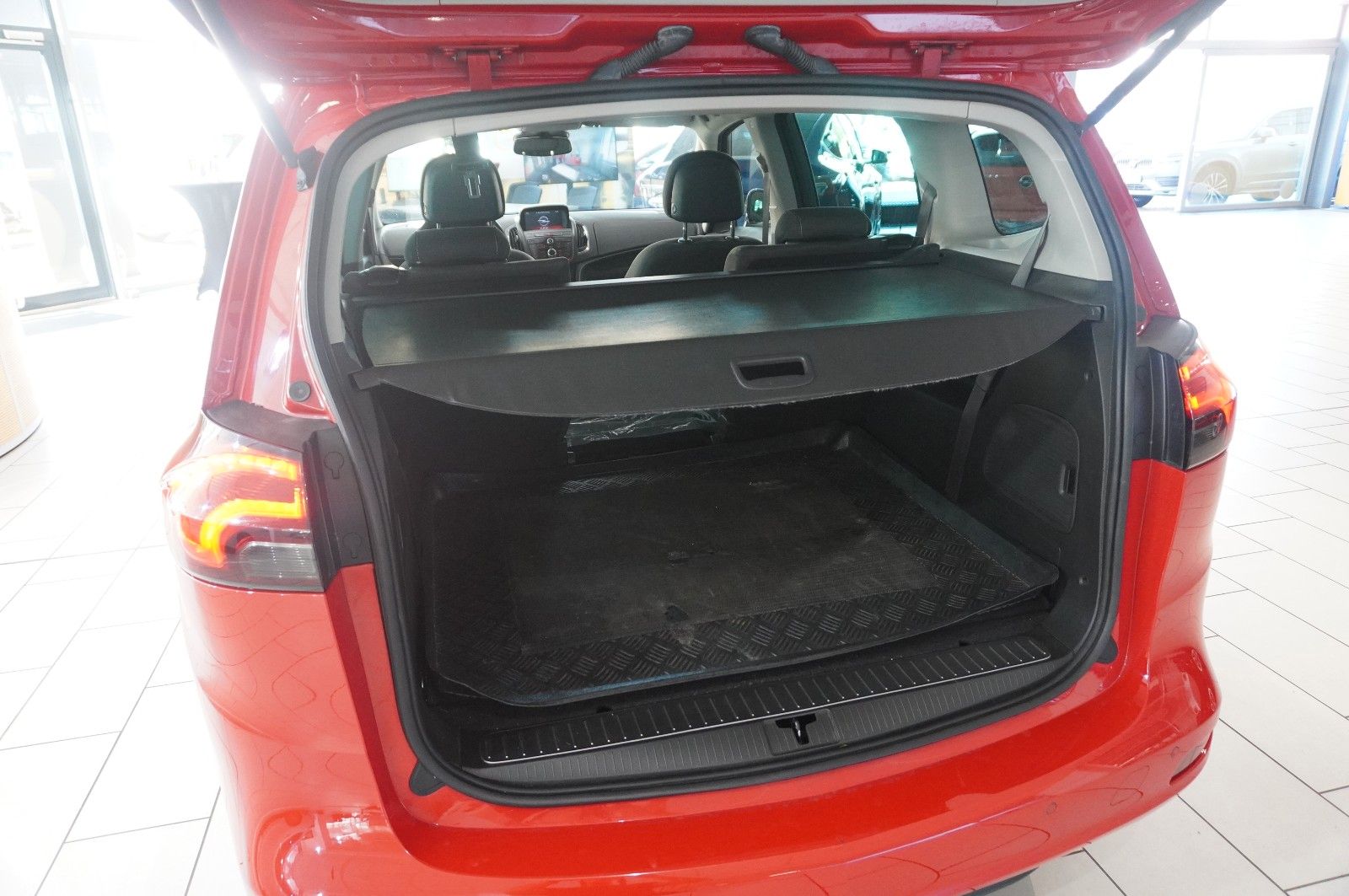 Fahrzeugabbildung Opel Zafira C Tourer 1.6T INNO. 7-SITZ NAVI/SHZ/SPORT