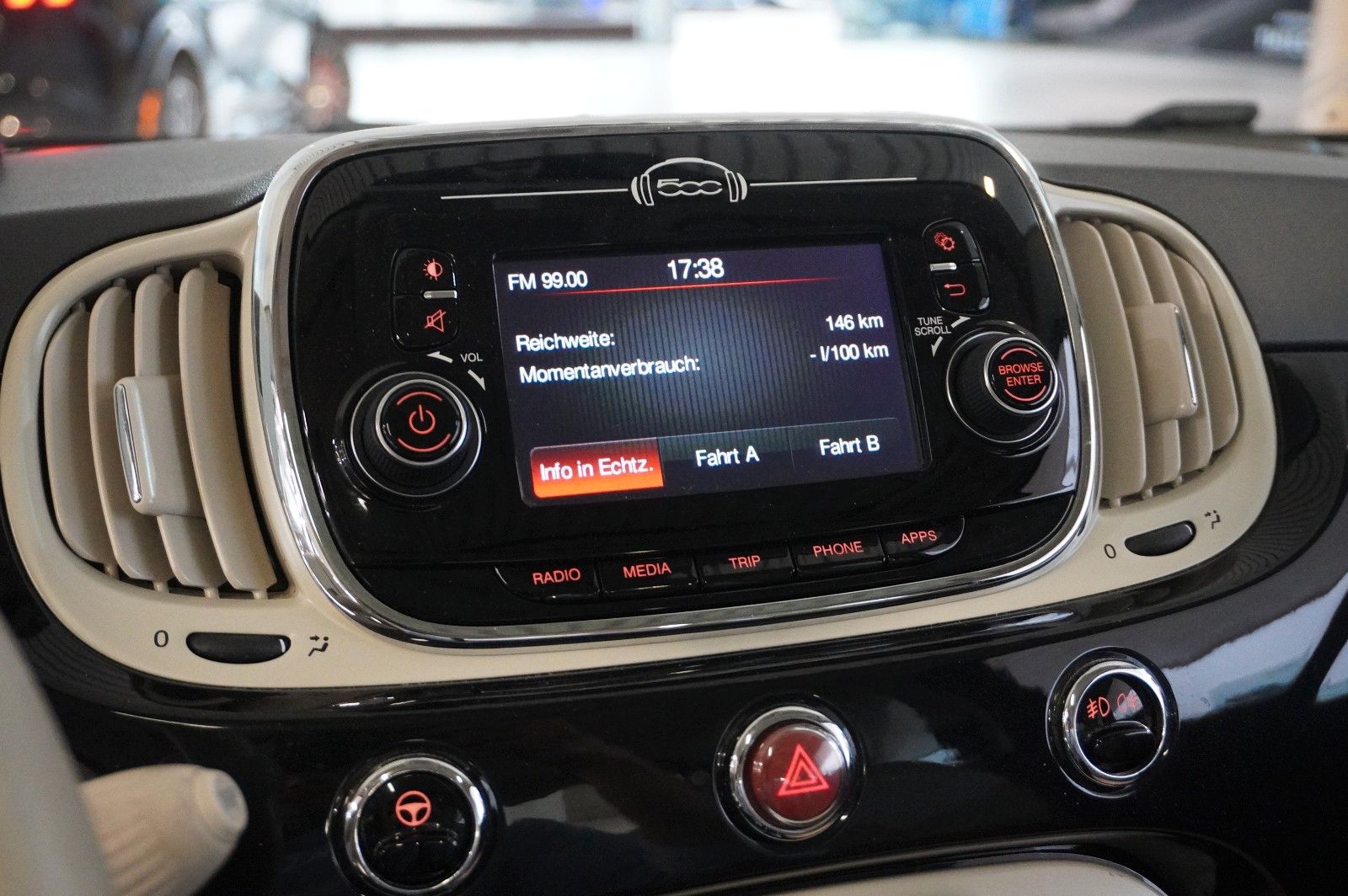 Fahrzeugabbildung Fiat 500 1.2 LOUNGE LED/PANO./USB/NEBEL/TOUCH/PDC