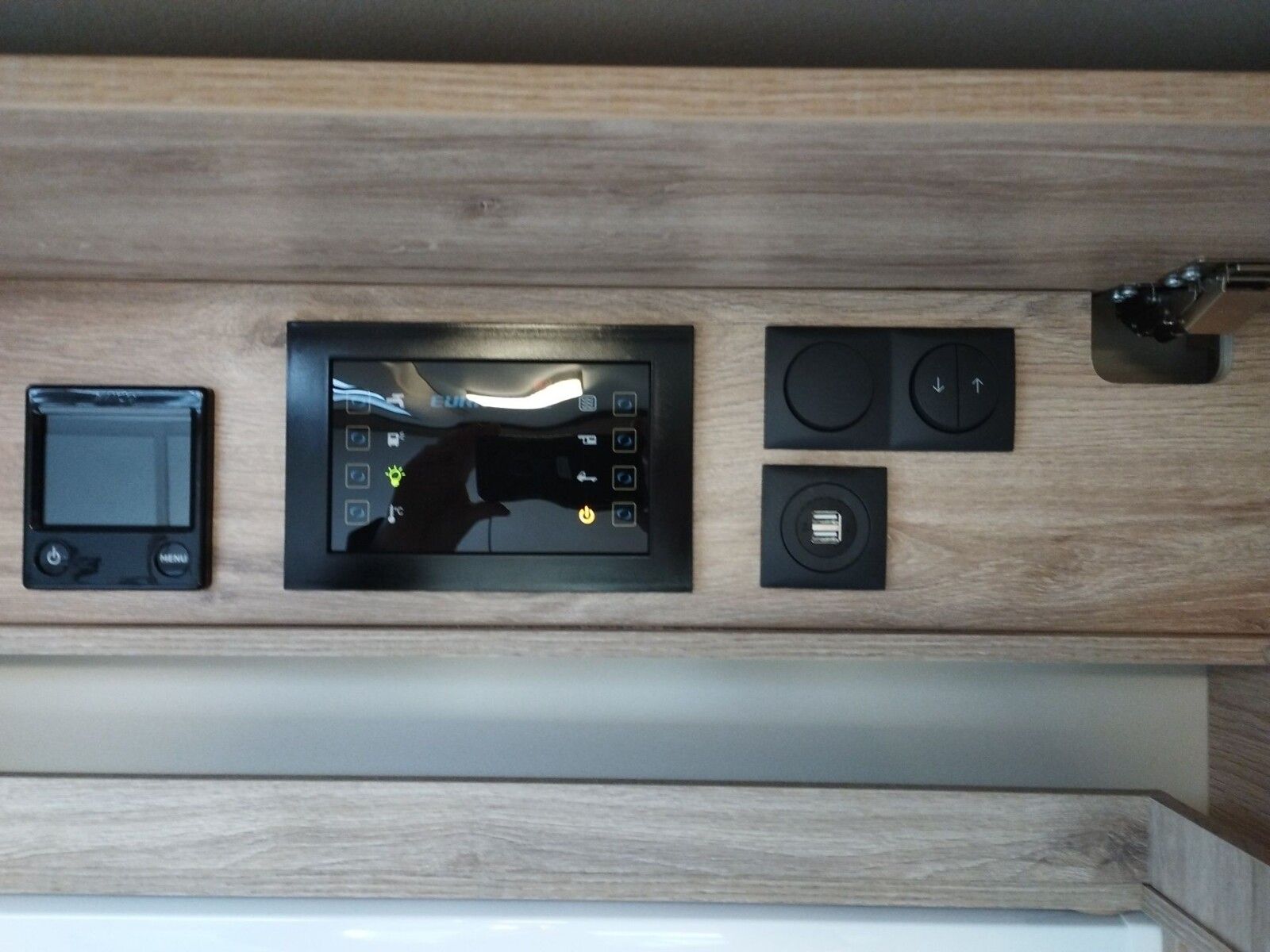 Fahrzeugabbildung Eura Mobil Integra Line IL 720 EF SAT, SOLAR, LUFTFEDERUNG