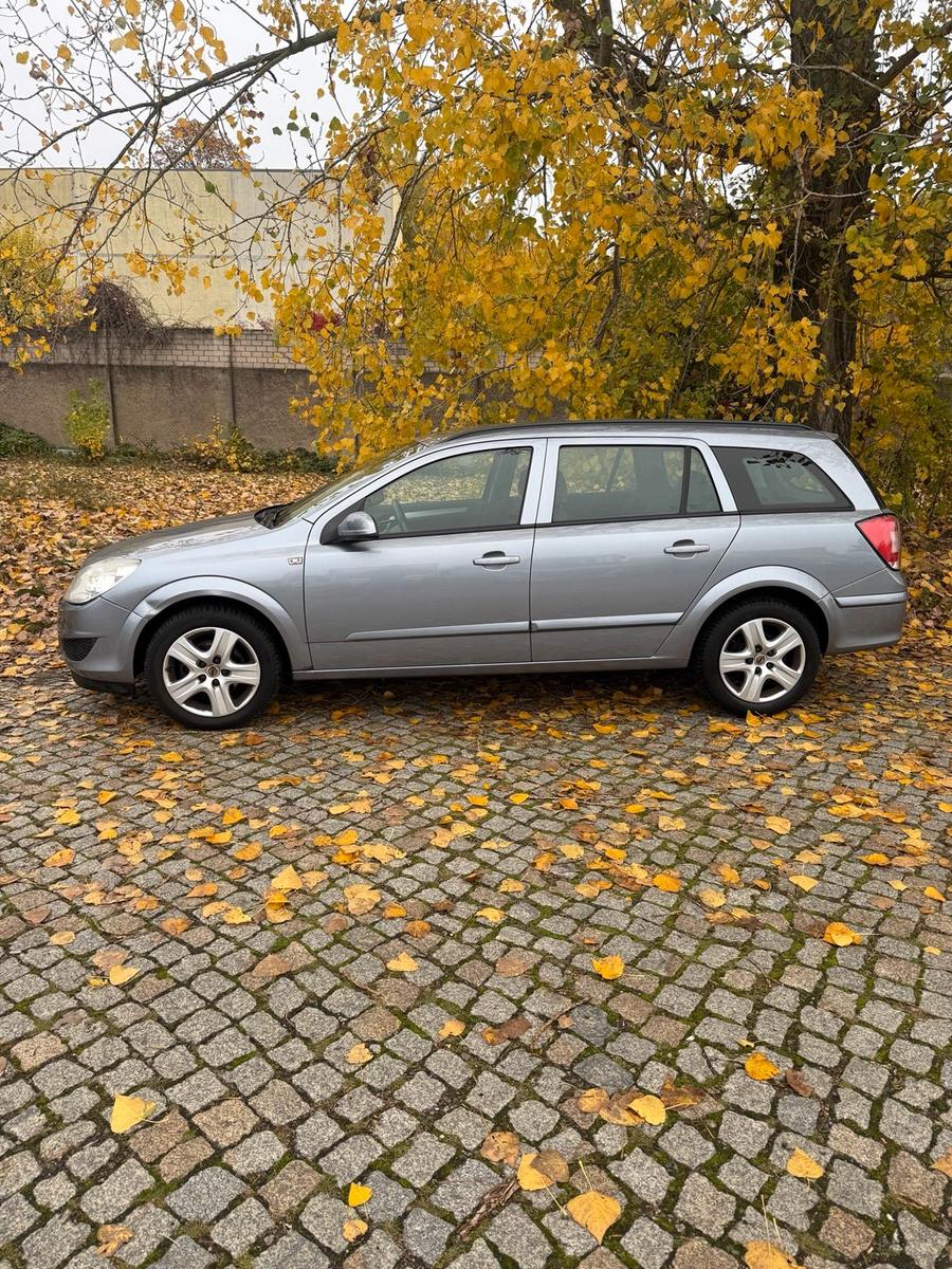 Opel Astra 2008 — interior
