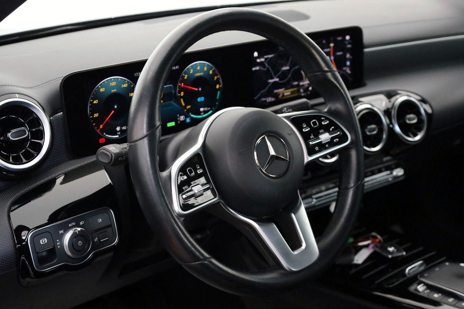 Fahrzeugabbildung Mercedes-Benz CLA 250 e Coupe Progressiv,T.Leder,Navi,Panorama