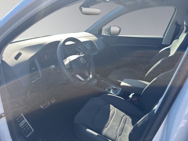 Ateca PDC SHZ KAMERA NAVI AHK ACC FACEL. LED