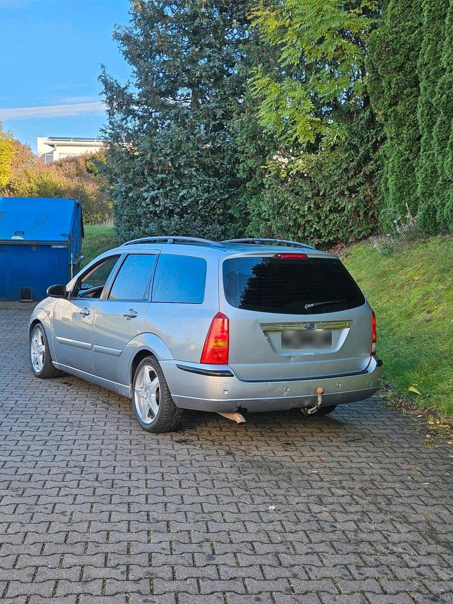 Ford Focus 2004 — салон