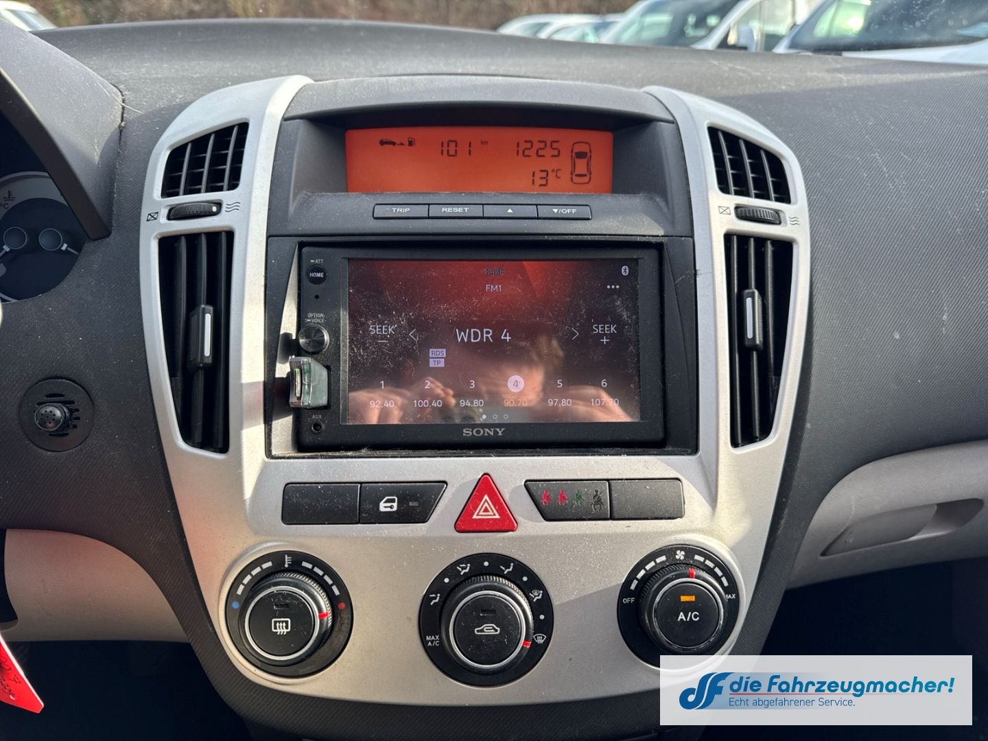 Fahrzeugabbildung Kia Ceed EX Alarm GA Klima Lichtsensor *EXPORT