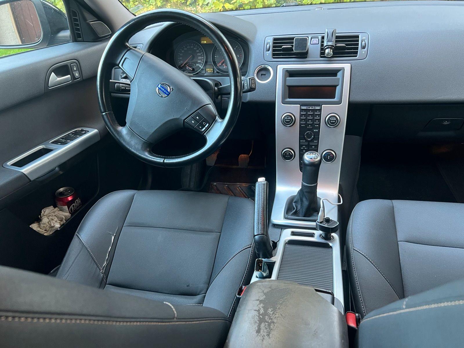 Volvo V50 2011 — photo 8