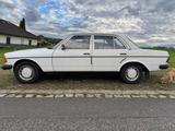 Mercedes-Benz 240 D *W123*VORMOPF*AHK*H-KENNZEICHEN - Mercedes-Benz 240 mit 5 Türen