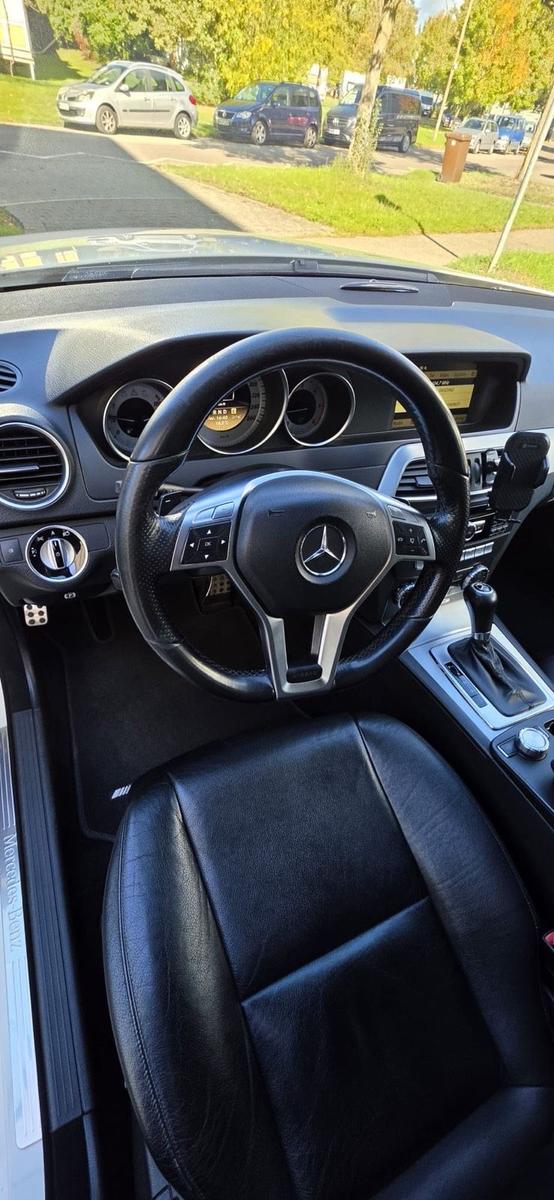 Mercedes-Benz C250 2011 — photo 7