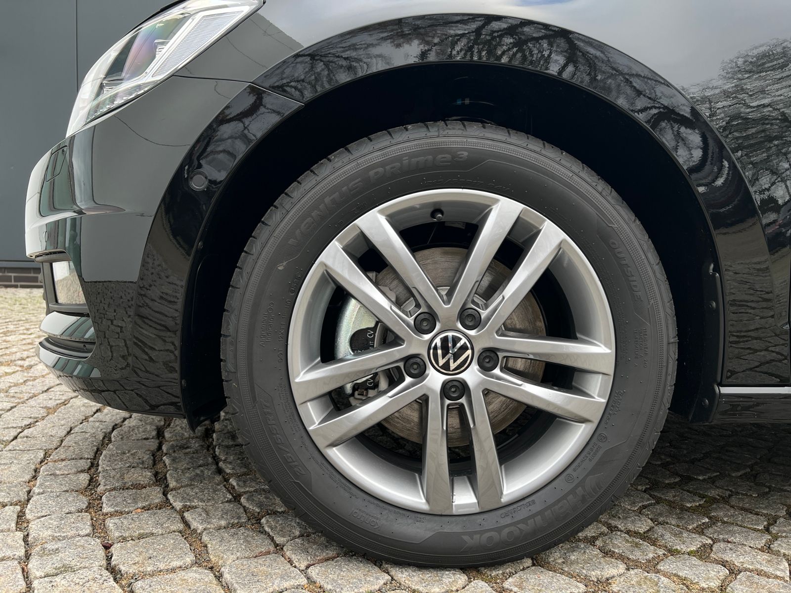 Fahrzeugabbildung Volkswagen Touran Comfortline 1.5 TSI DSG *LED, AHK, 7 Sitz