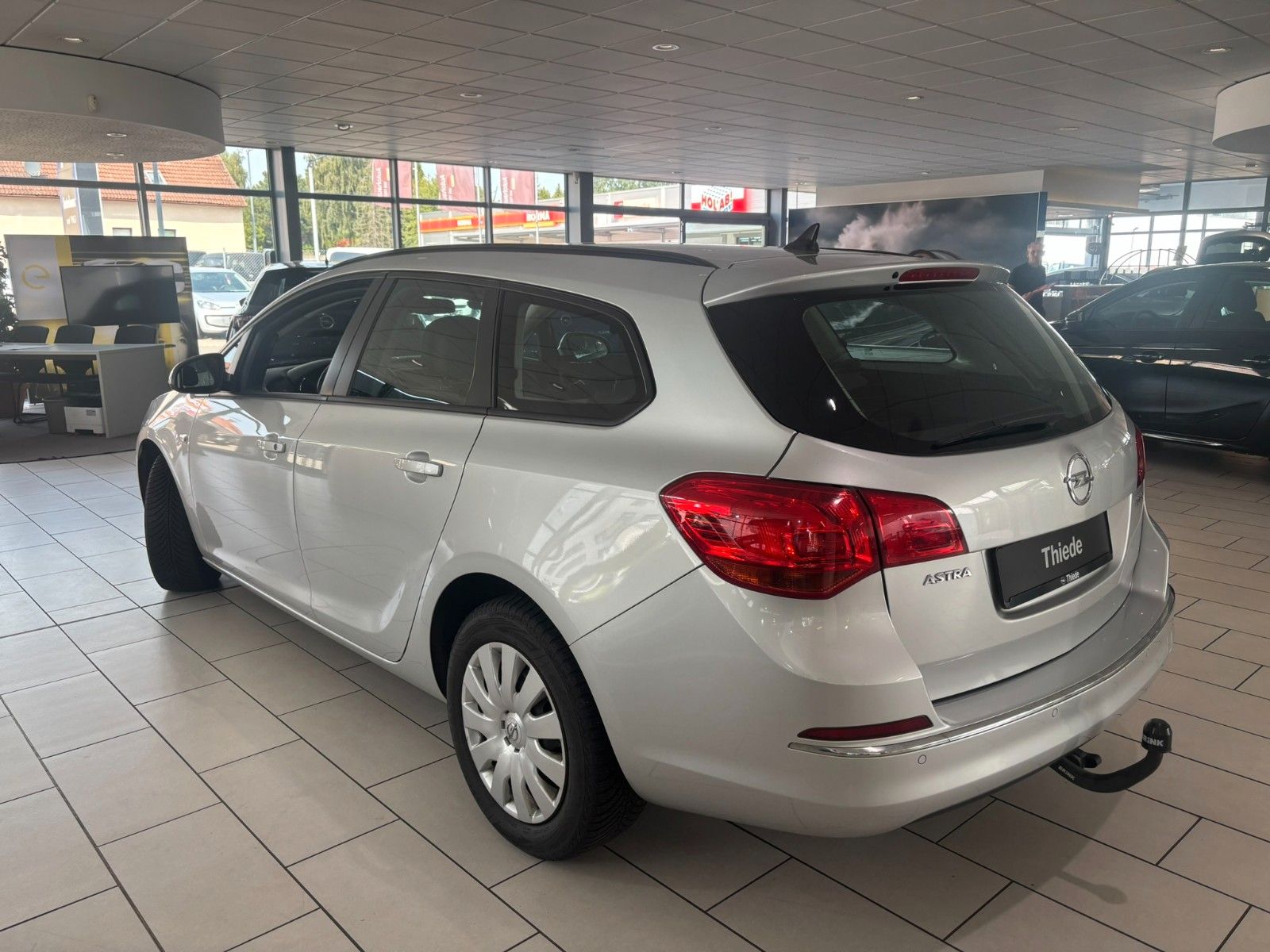 Fahrzeugabbildung Opel Astra J ST 1.4T Edition AHK/ALLWETTER/SHZ/NAVI