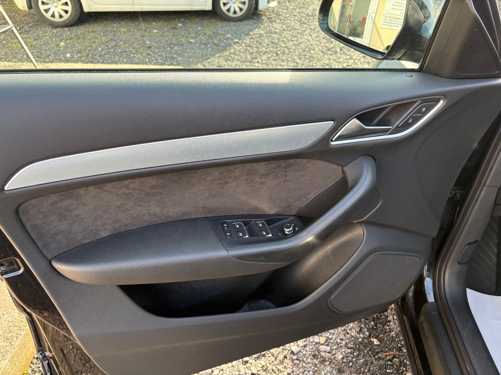 Fahrzeugabbildung Audi Q3 2.0 TDI Navi Xenon Alcantara/Leder SPORTSITZE