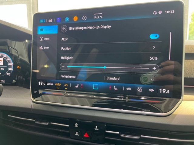 Fahrzeugabbildung Volkswagen Golf 1.5 TSI LIFE NAVI GJR LED KAMERA