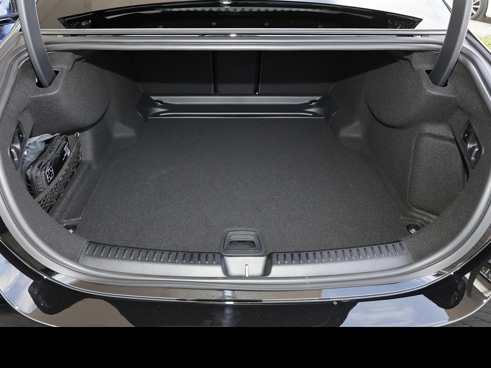 Mercedes-Benz E 220 d 4M AMG MBUX+DIG-LED+360°+AHK+Pano+Distro