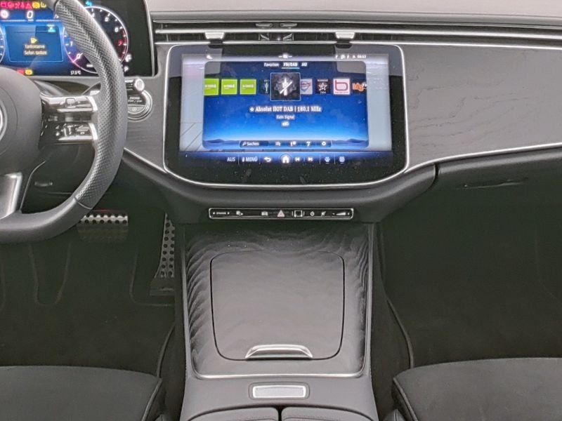Fahrzeugabbildung Mercedes-Benz E 200 AMG*Totwinkel*Kamera*LED*19"*MBUX*CarPlay