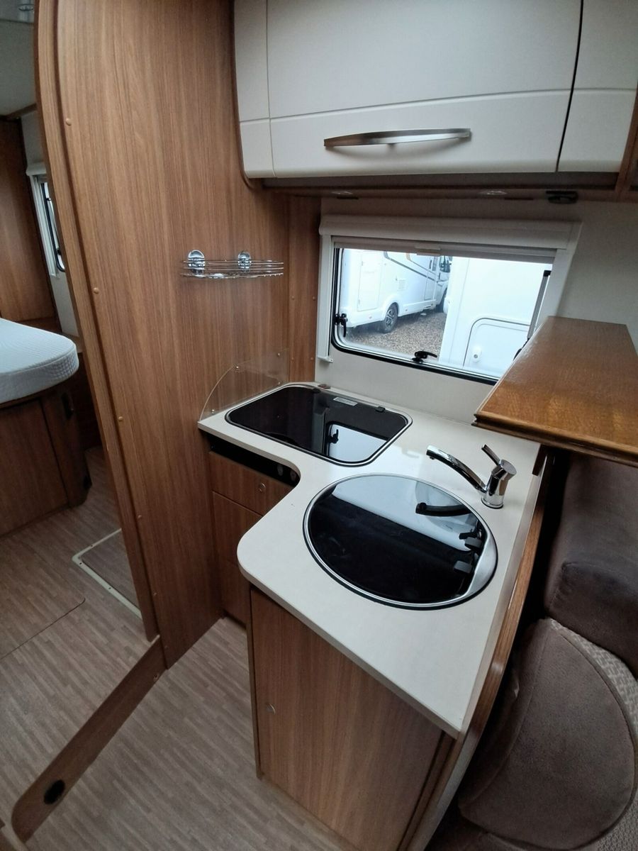 Fahrzeugabbildung Carado T 449 Markise,Sat,Solar,TV,AHK,Allwetterreifen