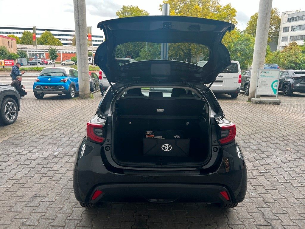 Fahrzeugabbildung Toyota Yaris Hybrid Teamplayer Comforpaket
