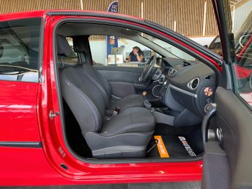 Renault Clio III Dynamique MOTOR- UND GETRIEBSCHADEN