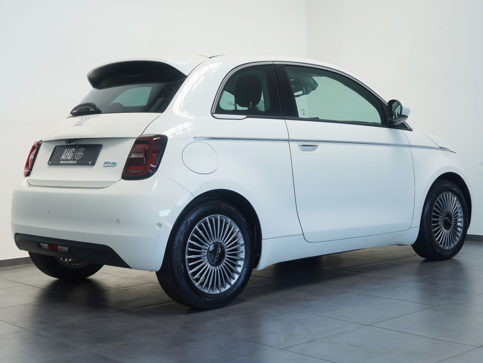 Fahrzeugabbildung Fiat 500e 87KW/42kWh/DC-LADEN/CARPLAY/DAB/SOH