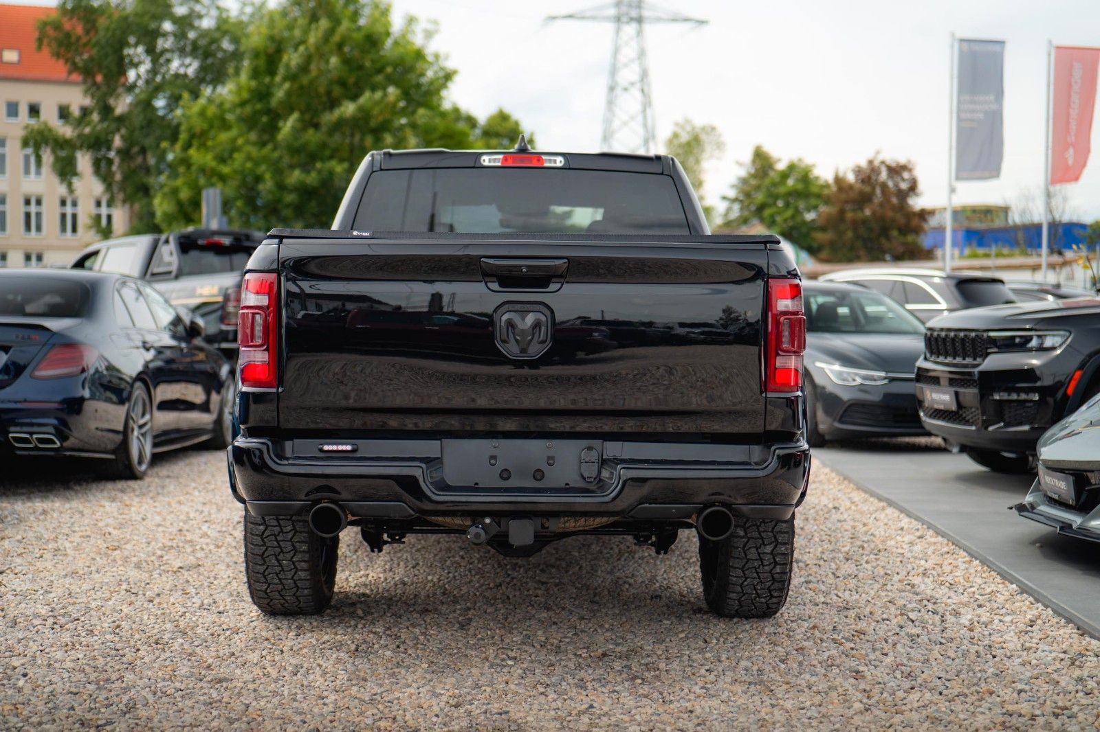 Fahrzeugabbildung Dodge RAM 5.7 V8 HEMI 4x4 LARAMIE Offroad Night LED