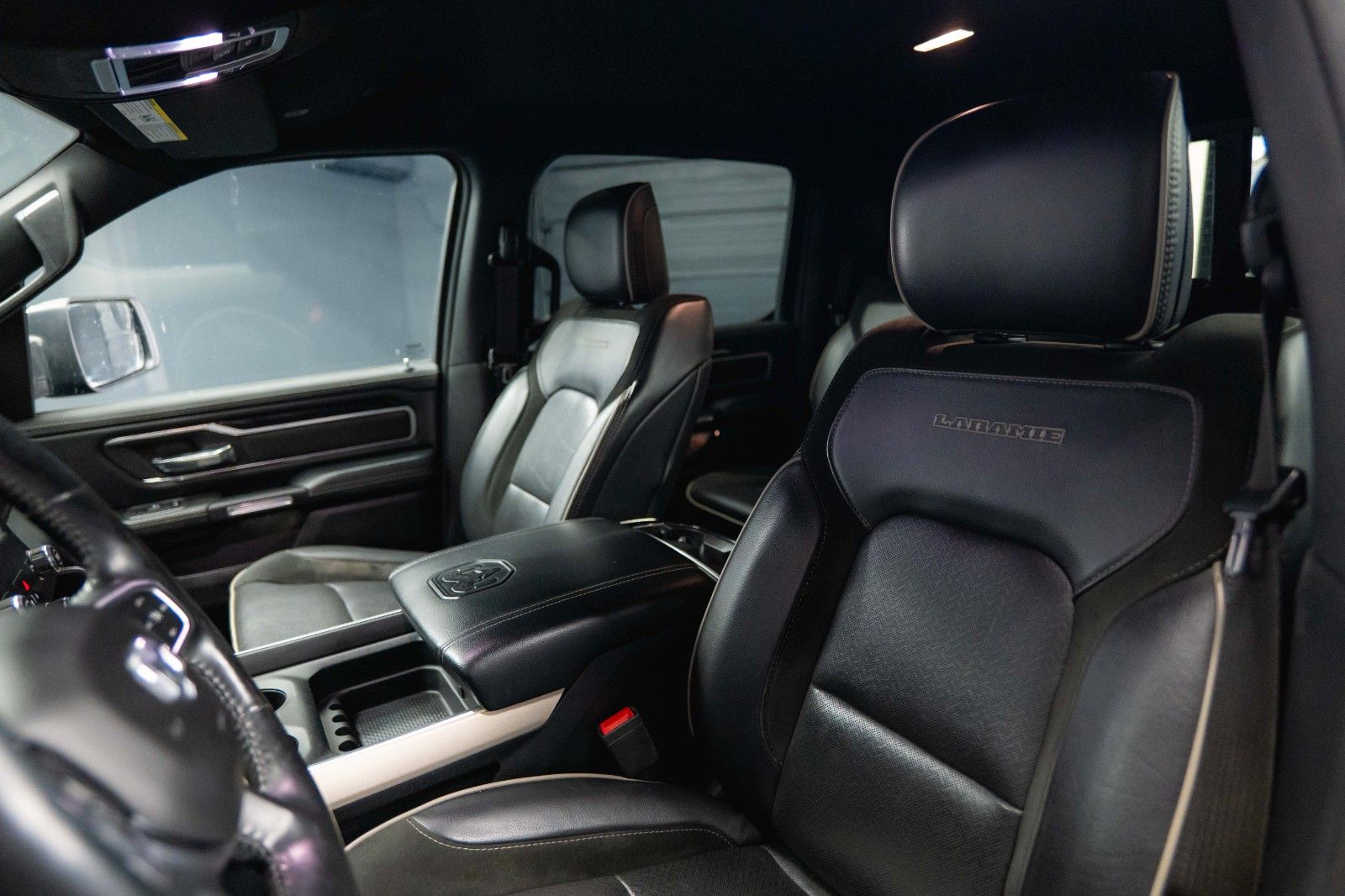 Fahrzeugabbildung Dodge RAM 5.7 V8 HEMI 4x4 Night LARAMIE RAMBOX 19%