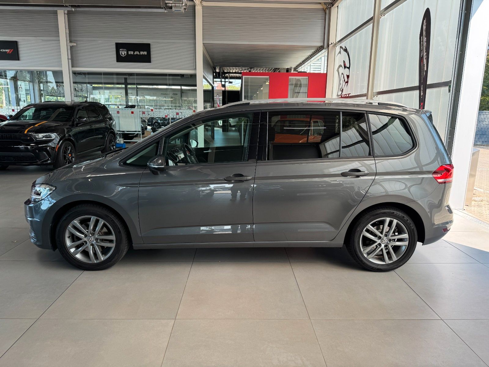 Fahrzeugabbildung Volkswagen Touran 1.4 TSI Automatik Sound "LED Spiegel-P."