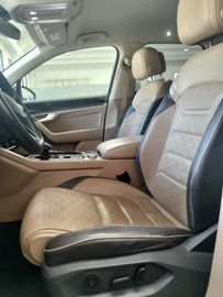 Volkswagen Touareg - 11