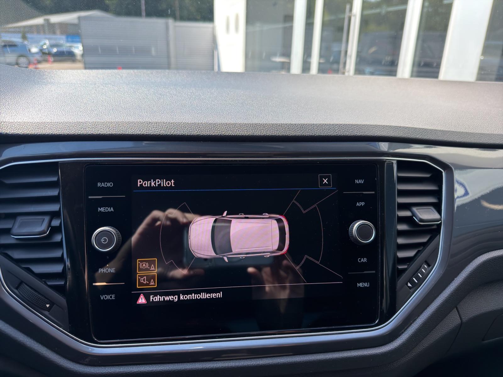 Volkswagen T-Roc 1.5 TSI IQ.DRIVE  AHK Navi LED PDC LM Temp