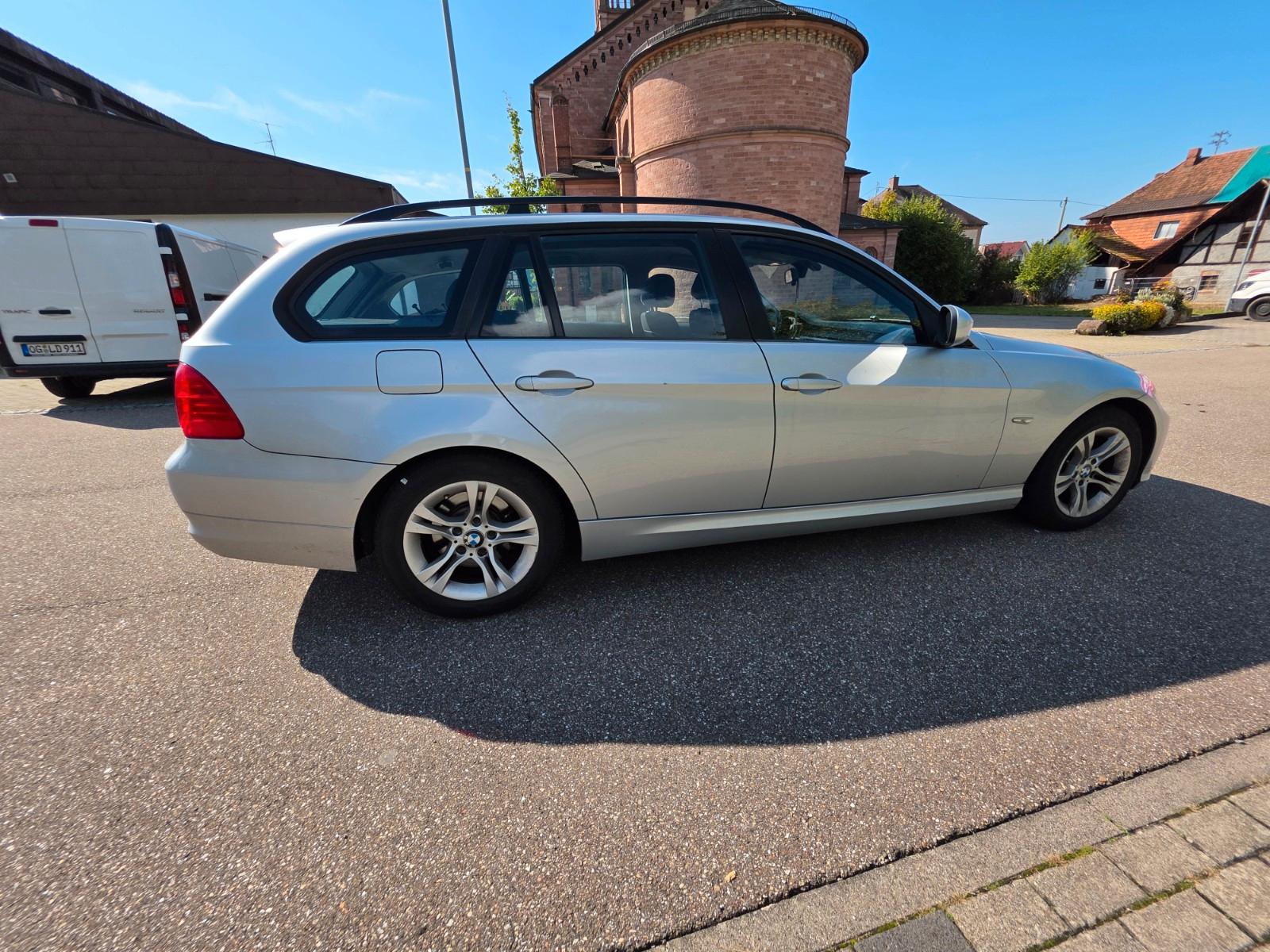 BMW 318 2009 — photo 5