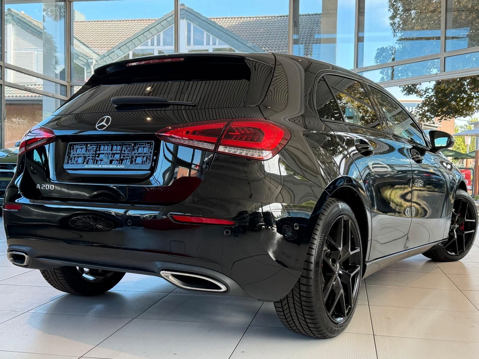 Mercedes-Benz A 200 Navi Leder Ambiente 18-Zoll Kamera foto 4