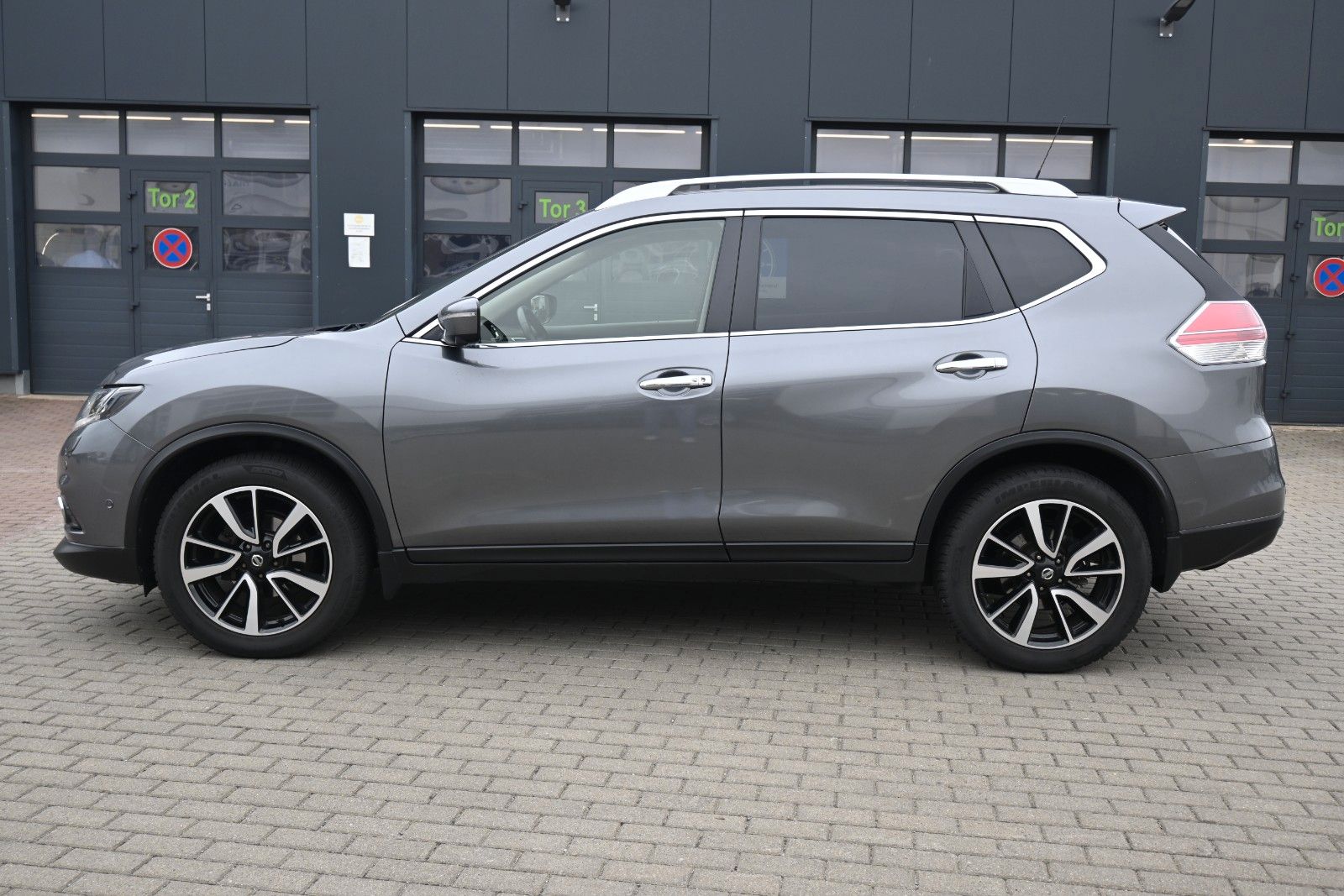 Fahrzeugabbildung Nissan X-Trail  1.6 DIG-T Schalter Tekna 4x2*360°*Pano