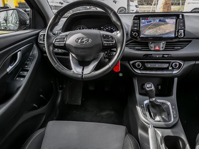 Hyundai i30 cw Pure Kamera Navi SHZ PDC TEMP