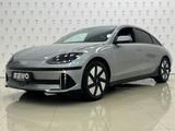 Hyundai IONIQ 6 77,4kWh 325ps 4WD Uniq 360°/BOSE/NAV/ - silberne Hyundai IONIQ 6