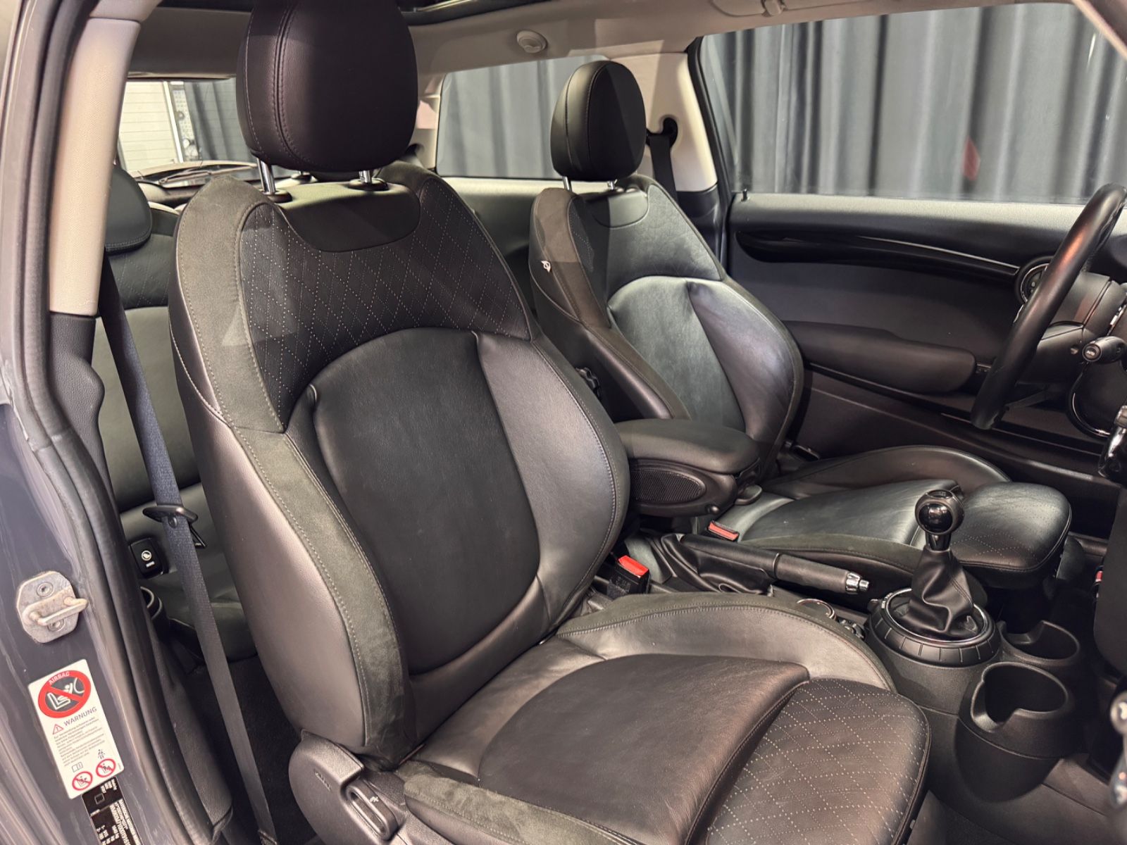 Fahrzeugabbildung MINI MINI COOPER S|CHILI|PANORAMA|NAVI|PDC|