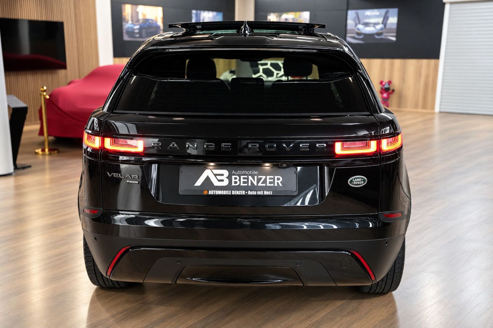 Fahrzeugabbildung Land Rover Range Rover Velar P400e *Panorama*Meridian*Kam