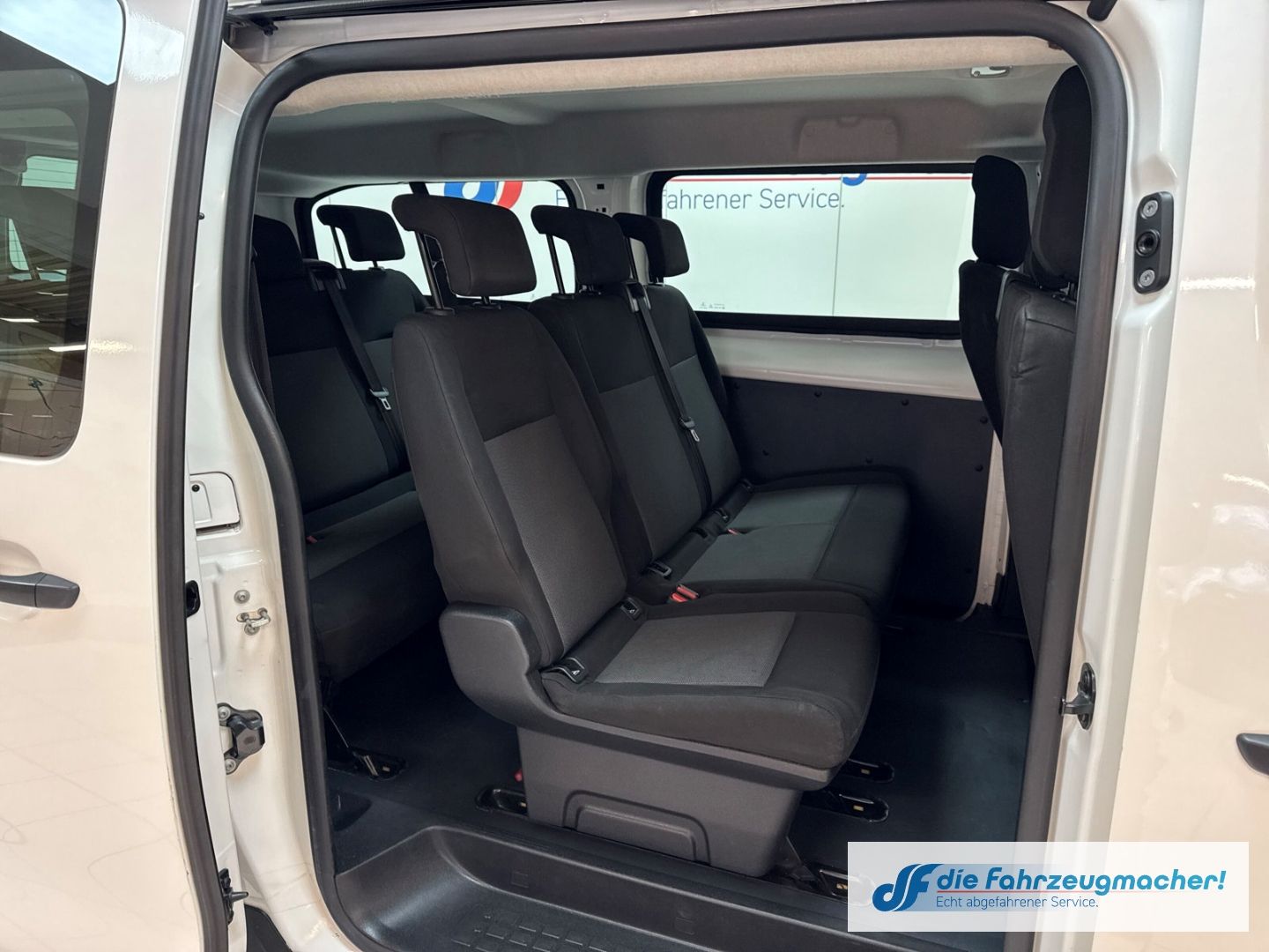 Fahrzeugabbildung Opel Vivaro L Apple CarPlay Android Auto Musikstreami