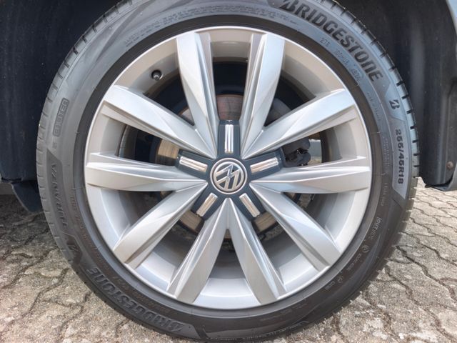 Volkswagen T6.1 Multivan 4M DSG*GenaSix*LED*Nav*Kamera*AHK*