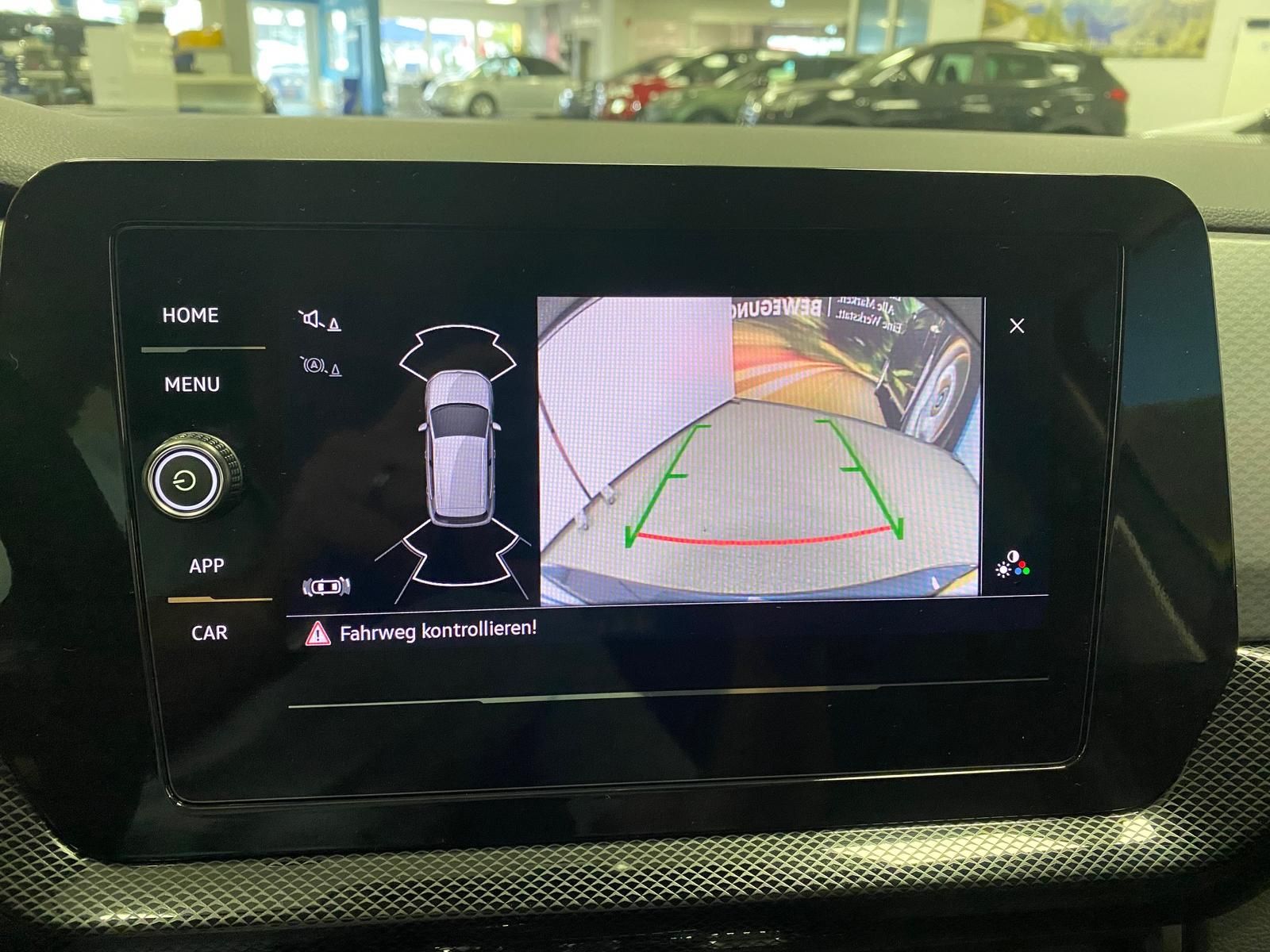 Fahrzeugabbildung Volkswagen T-Cross 1.0 TSI Life+APP+ACC+TOTWINKEL+KAMERA+++